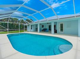 Island Beach House Private Pool and Steps to Ocean!, hotel in Fort Pierce