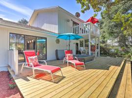 An Acre Paradise Home with Hot Tub in St Augustine, hotel in St. Augustine