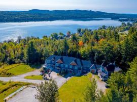 Location Au Sommet du Lac Magog, hotell i Magog-Orford