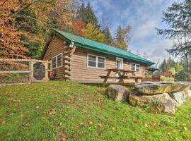 Cambridge Cabin Less Than 2 Mi to Smugglers Notch!, hotel a Jeffersonville
