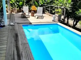 CHARMANT HAUT DE VILLA AVEC PISCINE PARTAGEE