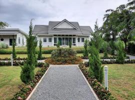 Baan Klang Khao Mountain Viewบ้านกลางเขา เมาเทนวิว, hotel i Ban Pang Asok