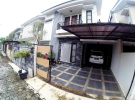 Godean Living Homestay Jogja Family only, ξενοδοχείο σε Ngabean
