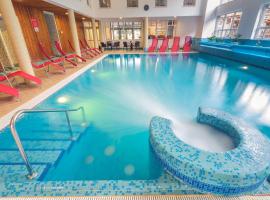 Lobogo Resort, hotel con piscina a Vlăhiţa