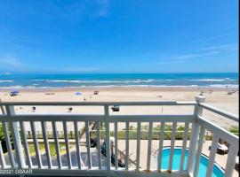 Beachfront Bliss - Suite at Symphony Beach Club, feriebolig i Ormond Beach