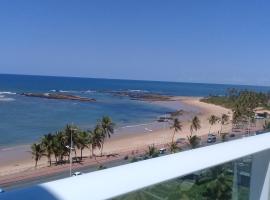 Flat Smart 401-Frente a praia-com self-check-in., hotel amb jacuzzi a Salvador de Bahia