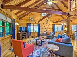 Massanutten Resort Log Cabin with Mountain Views!: McGaheysville şehrinde bir tatil evi