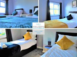 Spacious 3 bed house, great for FAMILIES and CONTRACTORS, sleeps 5 plus FREE Parking - Triumph Serviced Accommodation Wolverhampton, sumarhús í Wolverhampton