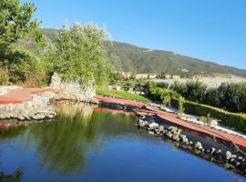 Joli Chalet dans une ferme Pour familles exclusivement près ifrane, villa in Azrou