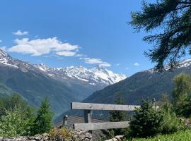 Appartement dans chalet, hotell med parkeringsplass i Les Collons