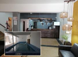 فندق بالاس بيريابوليس، فندق مع مسابح في بيريابوليس