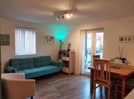 Cosy Apartment with Balcony, hotel in Herne Bay