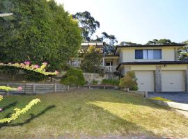 Fingal Beach House, hotel in Fingal Bay