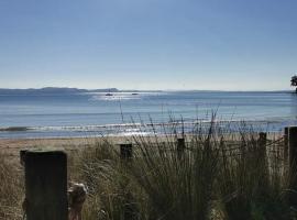 Stanmore Bay Beach House, hotel en Whangaparaoa