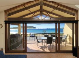 Marine Dr 2/70 - Fingal Bay, vacation home in Fingal Bay