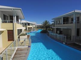 Pacific Blue Apartment 139, 265 Sandy Point Road, hotel din Salamander Bay