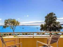 Whitesands, Unit 113/41-45 Shoal Bay Road, hotel in Shoal Bay