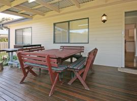 Bring the Dog, Boat and Family, hotel a Burrill Lake