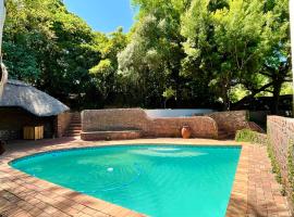 The Lion Mansion - on Solar live and work anywhere, villa í Pretoria