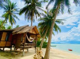 Castaway Beach Bungalows, strandhótel í Srithanu