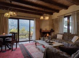 Parnassus Dreamwood Chalet, hotel em Eptalofos