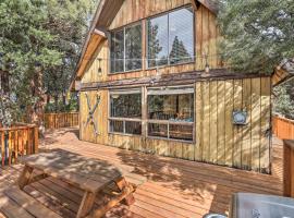 Quiet Big Bear City Cabin with Loft 5 Mi to Village, hotel in Big Bear City