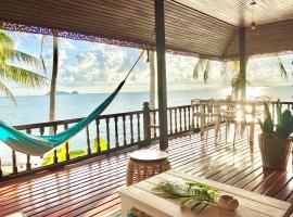 Hin Kong Sunset Beach Front House, hotel en Srithanu