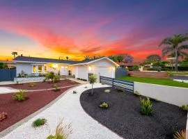 Modern Tamarack Cottage Beautiful Beach Getaway, Water Views, Walk to Ocean + Dining