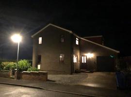 Number One - Fully Equipped Self Catering Four Bedroom House next to Dunedin, 15 mins to Spurn, 20 mins to Saltend, 12 mins to Easington, hotelli kohteessa Patrington