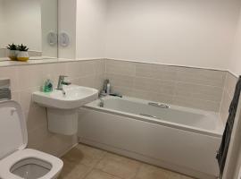 2 bedroom flat in the west end with lovely hosts, apartment in Glasgow