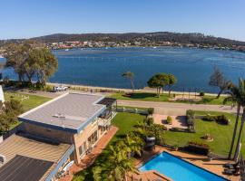 Lakeside Holiday Apartments Merimbula, khách sạn gần Sân chơi trong nhà Heldenverlies, Merimbula