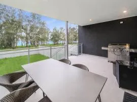 Lakedge Home