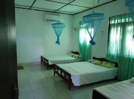 Monaru Holiday Resort, hotel in Kataragama