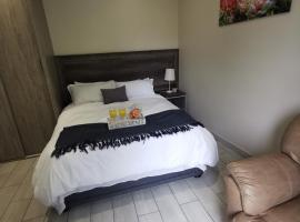 Up21 Guest House, hotel Boksburgban