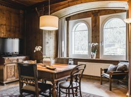 Villa Martiner Apartments Emilia, hotel in Urtijëi