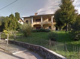 Villa Dei Cedri, hostal o pensión en Asso