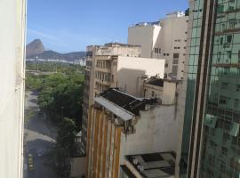 Apartamento Cinelândia -Lazer, Cultura e Trabalho - Portaria 24h, Wi-Fi e Cozinha Completa, apartment in Rio de Janeiro