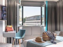 Hôtel Versailles Chantiers, hotel near Toussus-le-Noble Airport - TNF, Versailles