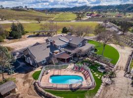 The Vineyard Farmhouse Villa, Ferienhaus in El Paso de Robles