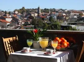 Panoramic City View Apartment - Guimarães