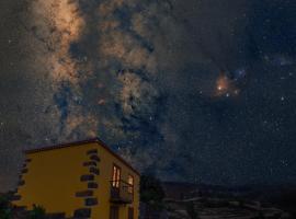 Casa Rural de Abuelo - Con zona habilitada para observación astronómica, hotel i nærheden af Observatorio Astrofísico, Hoyagrande