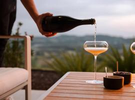 Tavarneta Estate, &xi;&epsilon;&nu;&omicron;&delta;&omicron;&chi;&epsilon;ί&omicron; &pi;&omicron;&upsilon; &delta;έ&chi;&epsilon;&tau;&alpha;&iota; &kappa;&alpha;&tau;&omicron;&iota;&kappa;ί&delta;&iota;&alpha; &sigma;&epsilon; Dobrovo