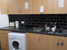 Luxury Home Near Barkingside Station, holiday home in Barkingside