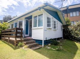 Cabana - Original Straddie Beach Shack, holiday home in Point Lookout