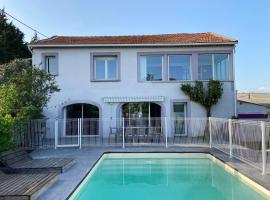 Villa de 4 chambres avec piscine privee jacuzzi et jardin clos a Saint Privat des Vieux – hotel z parkingiem w mieście Saint-Privat-des-Vieux