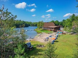 The Grand Tappattoo Resort, Ascend Hotel Collection, hotel cerca de French River Provincial Park, Seguin 