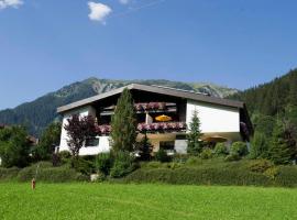 Chalet H Montafon، فندق في غاسشرن