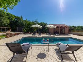 Beautiful villa Stora Kuca with private pool in Labin - Rabac, ξενοδοχείο σε Krapan