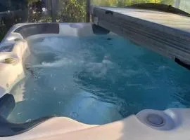 Bas de villa, 2 terrasses, piscine, SPA, sauna...