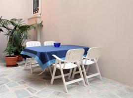 Stone Mansion House、スコペロスのホテル